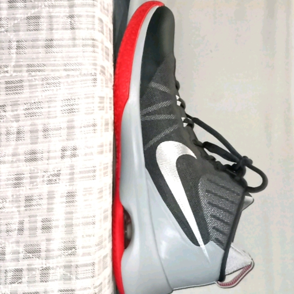 Size 11 mens nike sneaker